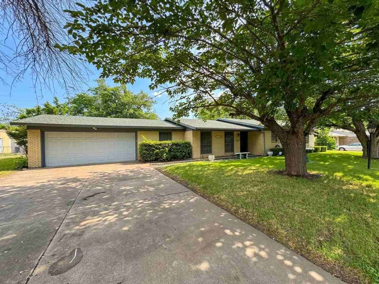 605 Bellaire Dr - Photo 2 of 41