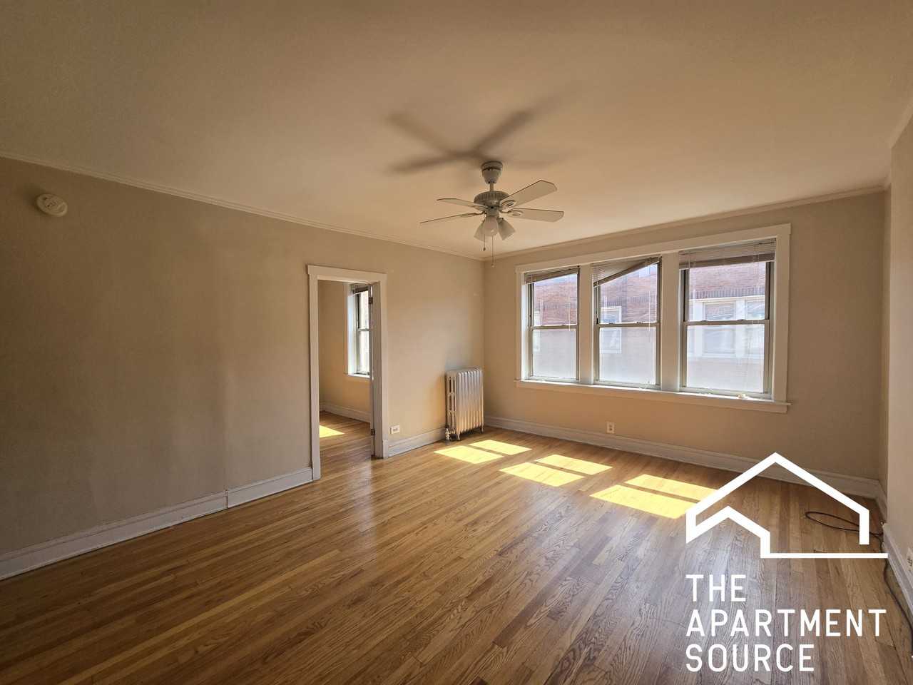2350 W Touhy Ave #3I