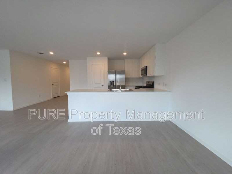 313 Stratus Ln - Photo 6 of 34