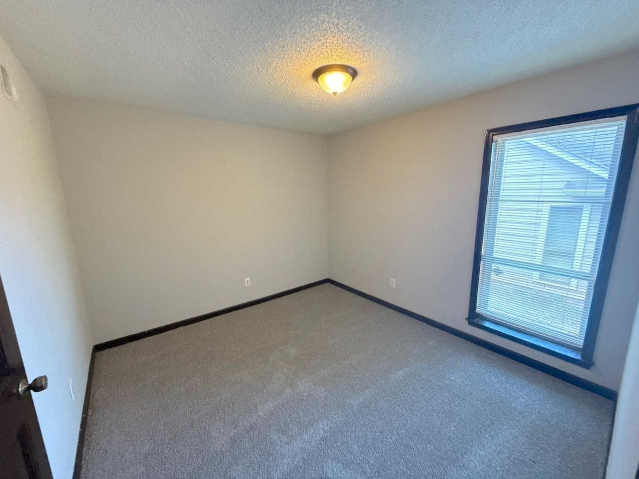 4336 Huntersglen W - Photo 3 of 14