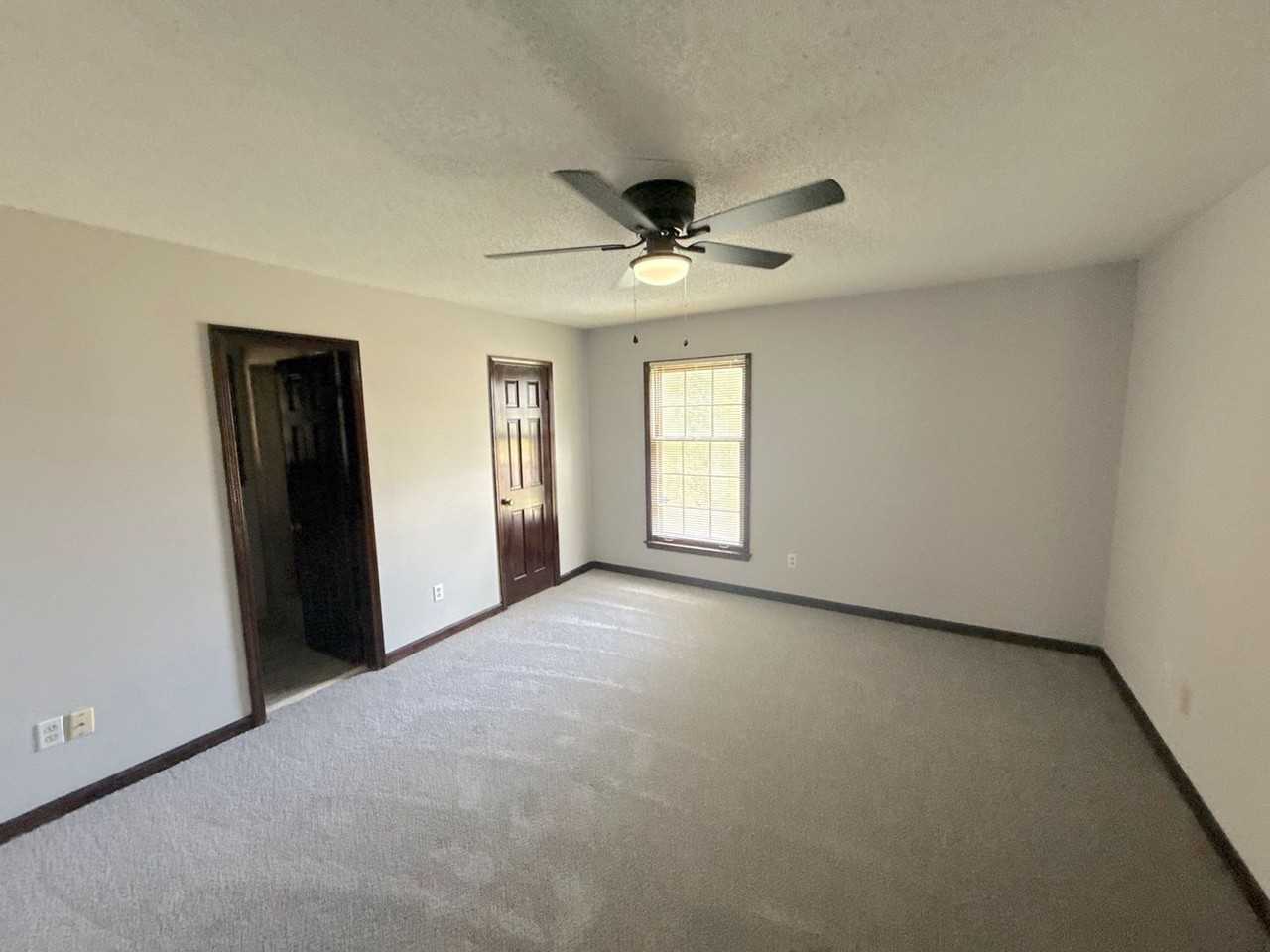 4336 Huntersglen W - Photo 4 of 14