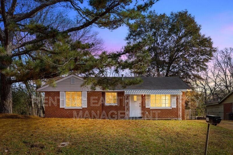 1441 Creel St - Photo 2 of 16