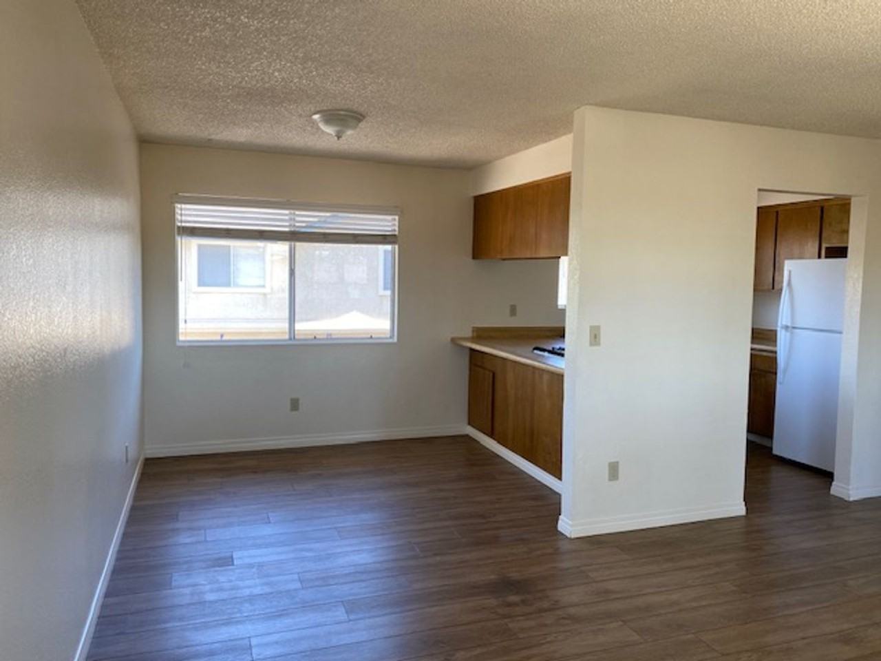 1405-1409 Longbranch - Photo 2 of 26