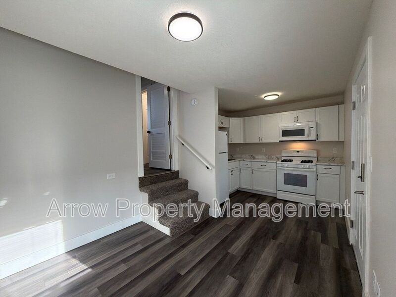 877 N 26th St #17 - Photo 2 of 9