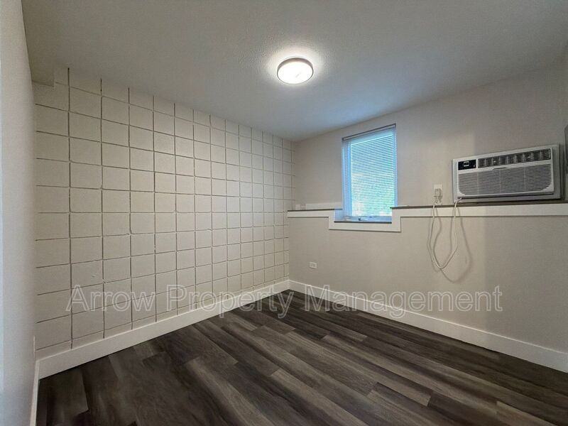 877 N 26th St #17 - Photo 4 of 9