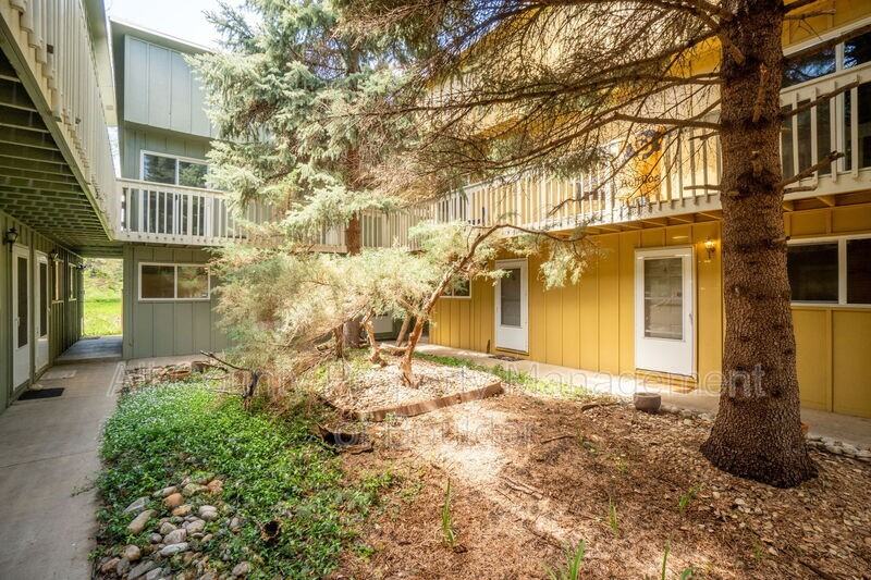 1615 Cottonwood Dr #13