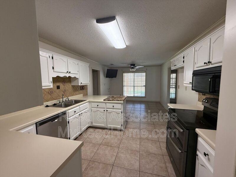 3066 Shadow Green Ln - Photo 5 of 20