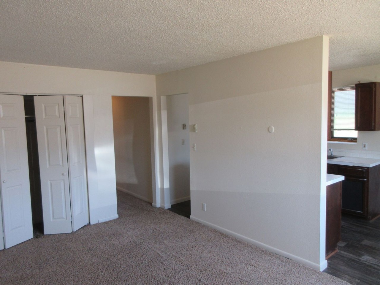 62 Constitution Dr - Photo 5 of 15