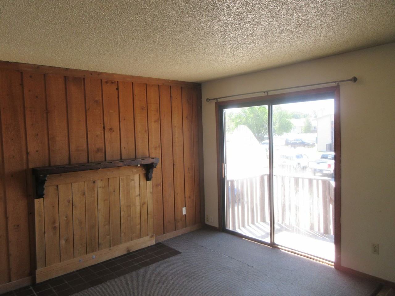 1433 Eagles Nest Cir - Photo 4 of 12