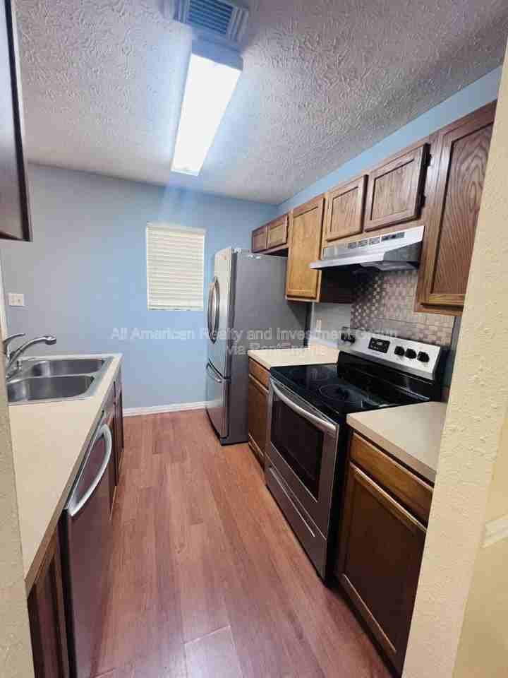 1815 Pointed Leaf Ln - Photo 3 of 10