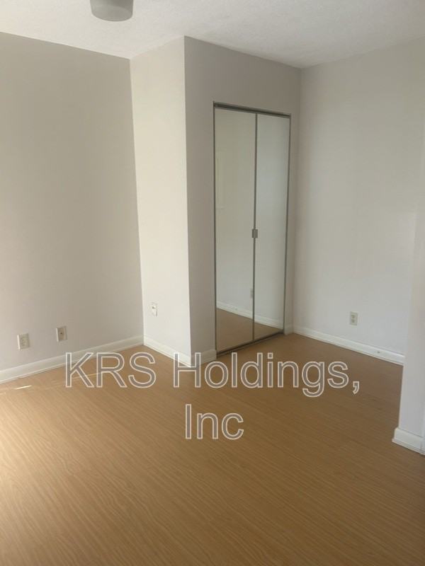 1384 Hunters Rd Apt B - Photo 2 of 7