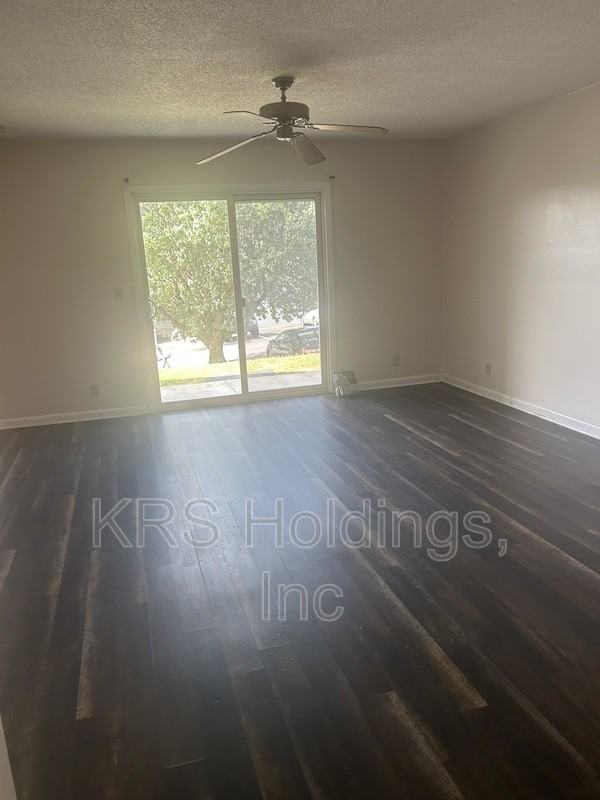 1384 Hunters Rd Apt B - Photo 5 of 7