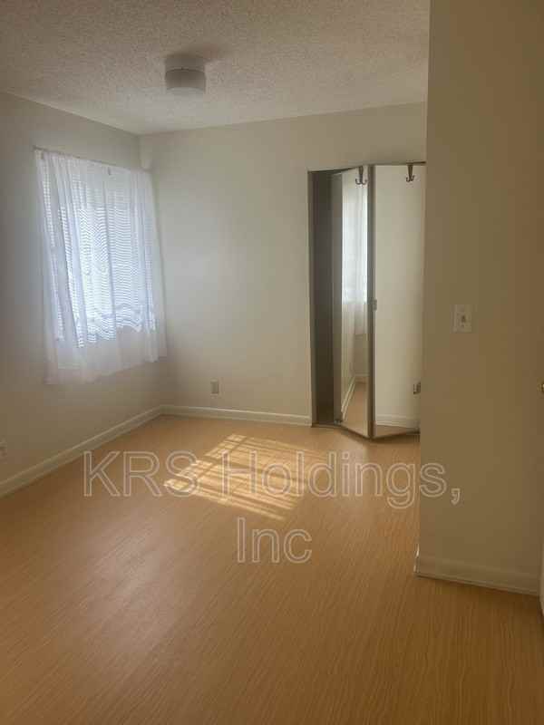 1384 Hunters Rd Apt B - Photo 6 of 7