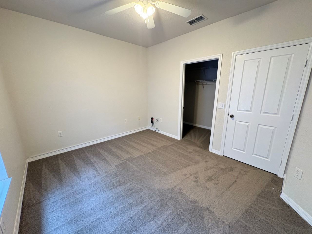 1004 Hemingway Cir - Photo 5 of 26
