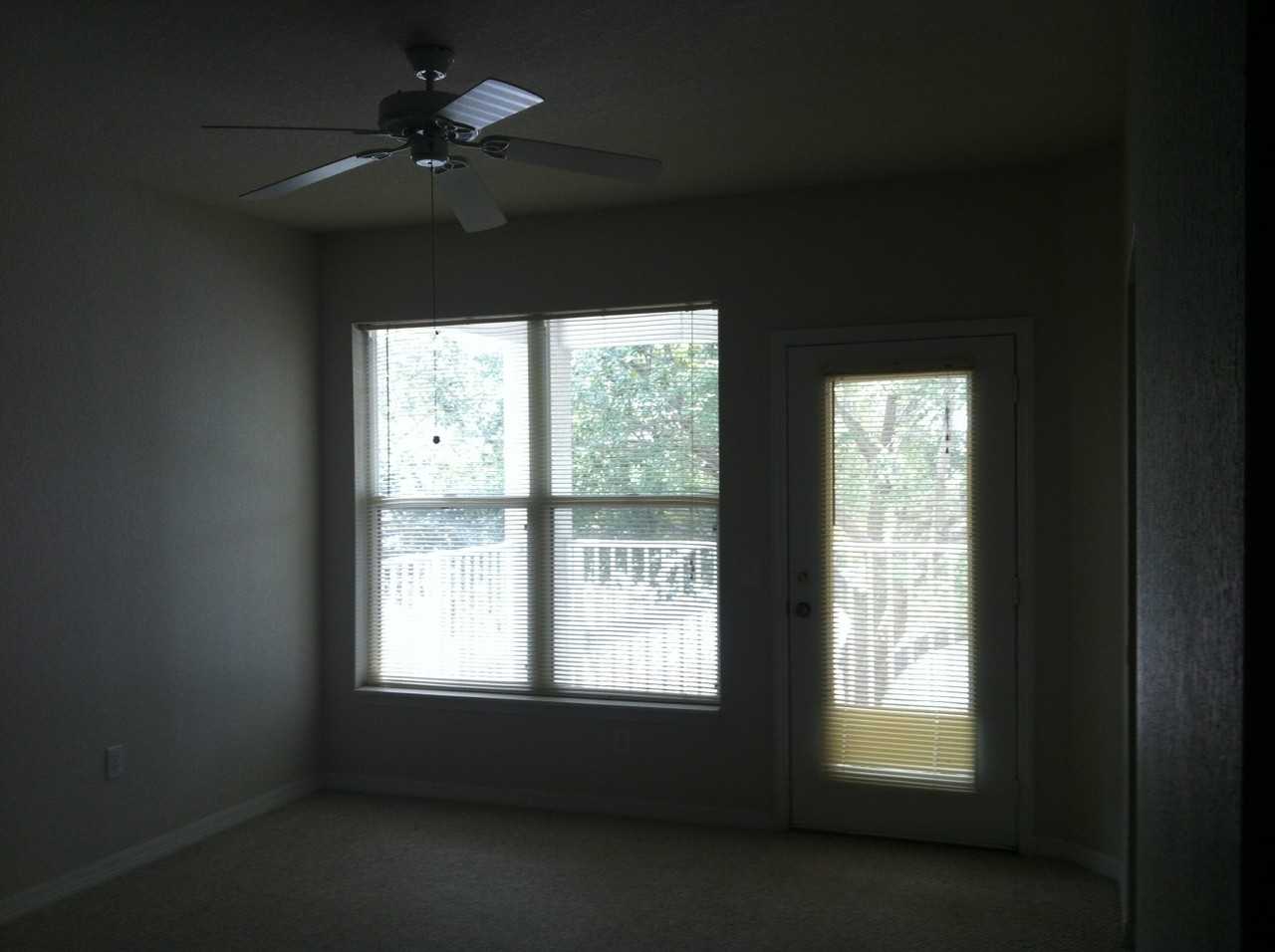 1004 Hemingway Cir - Photo 6 of 26