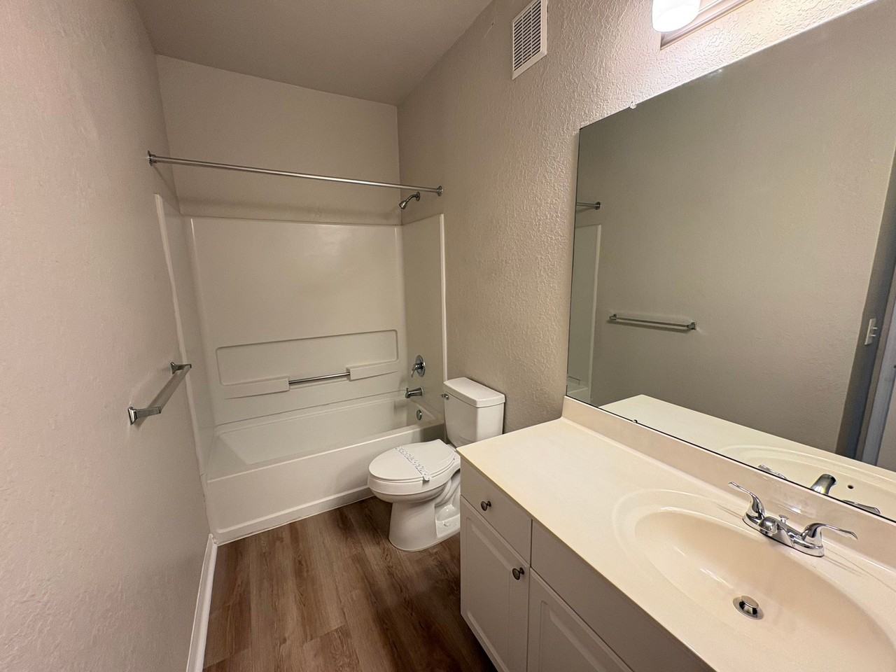 1004 Hemingway Cir - Photo 7 of 26