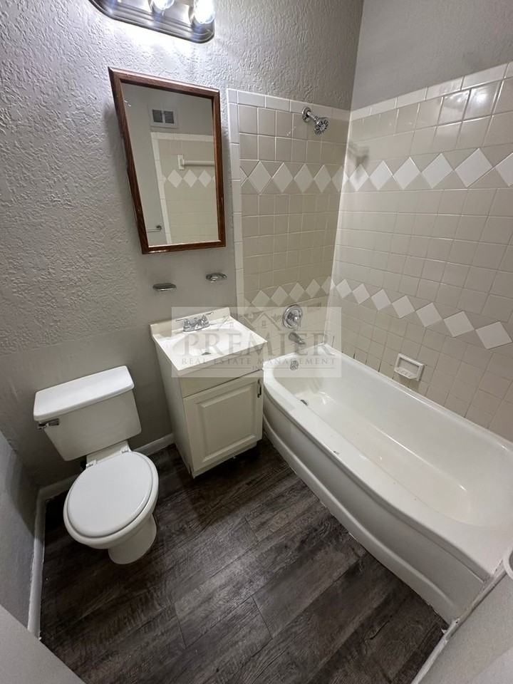 6205 E 152nd Ter #B - Photo 5 of 9