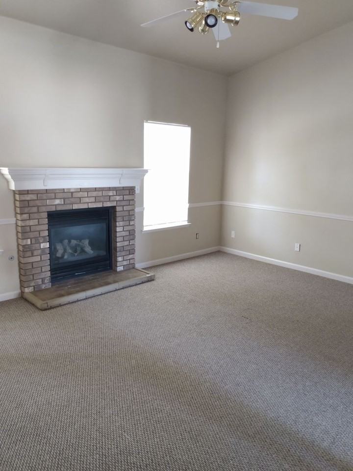 883 W Julia Way - Photo 2 of 13