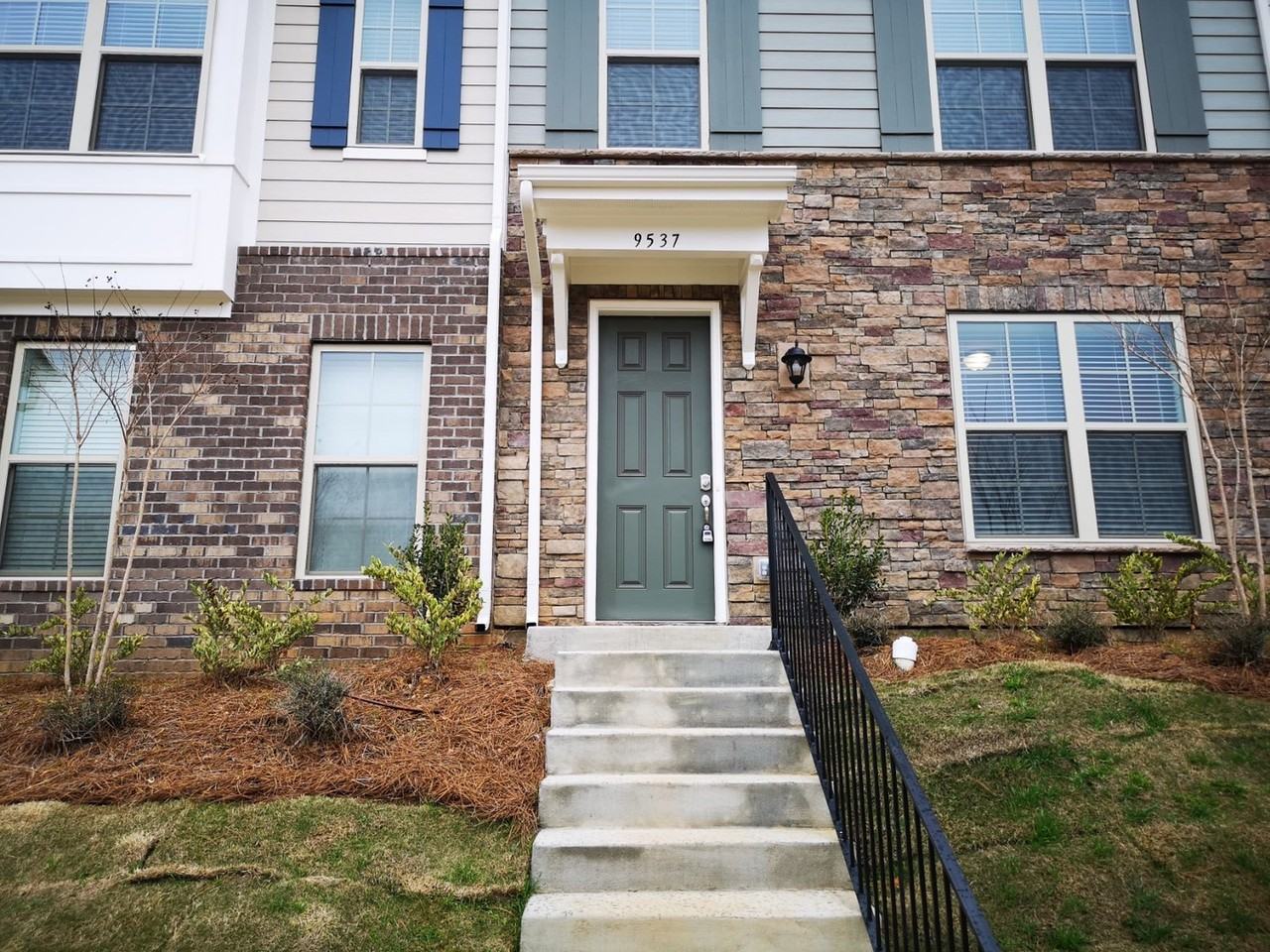 9537 Ainslie Downs St - Photo 2 of 18