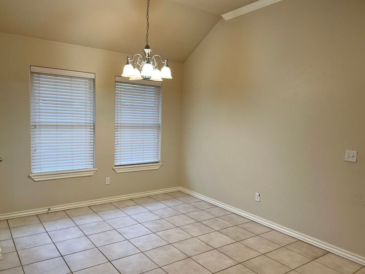 2417 Nw 152nd St - Photo 5 of 19