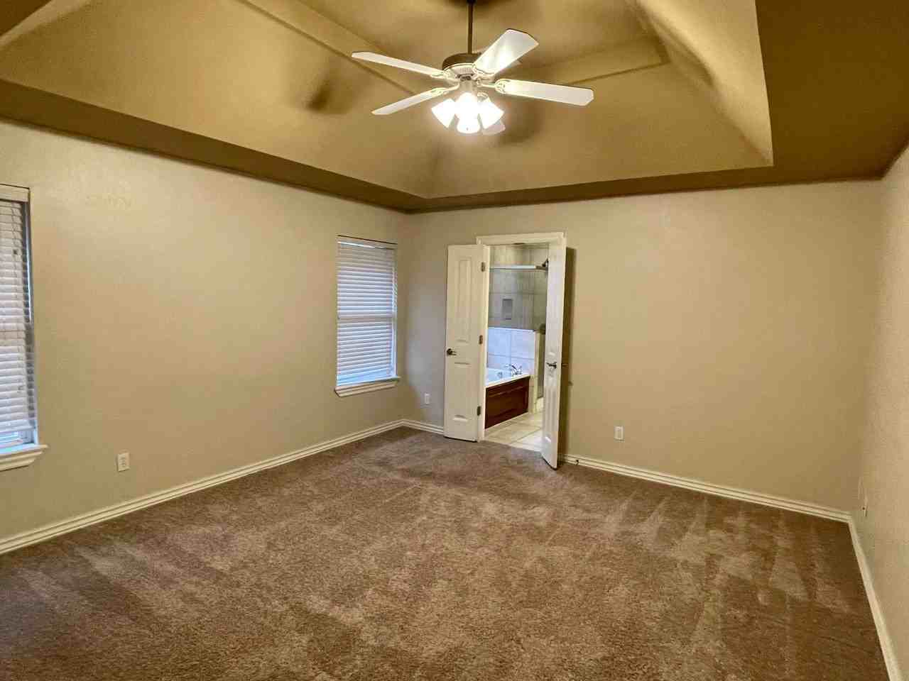 2417 Nw 152nd St - Photo 6 of 19