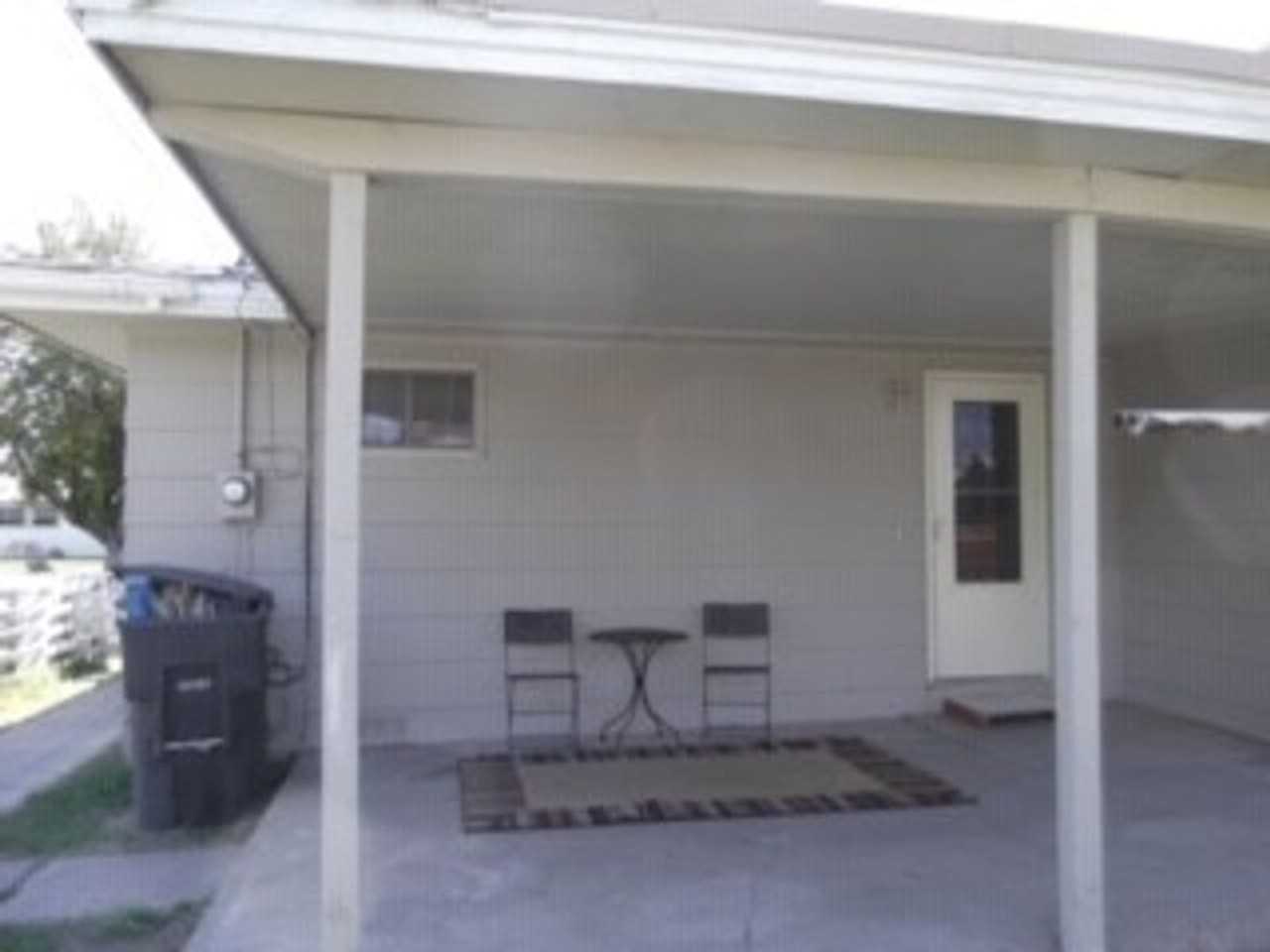 711 Murphy Dr - Photo 2 of 15