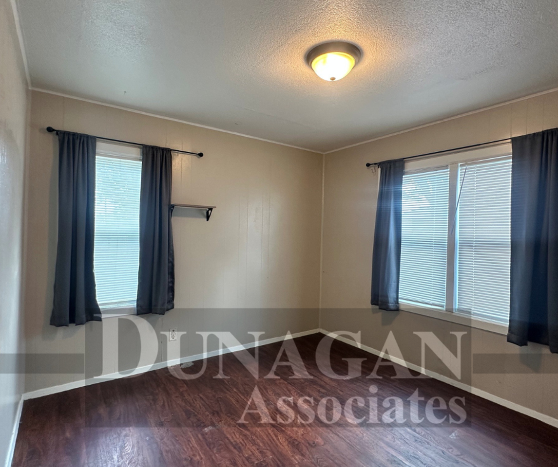 709 W Stevens St - Photo 4 of 7