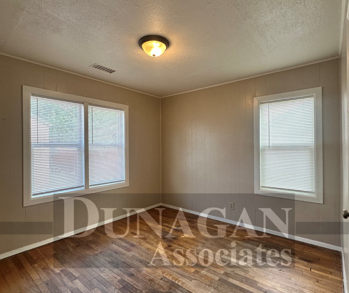 709 W Stevens St - Photo 6 of 7