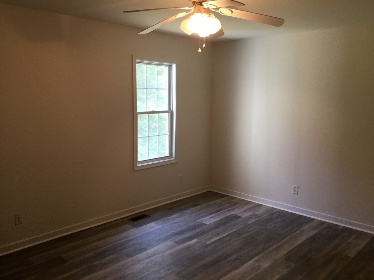 328 Virginia Lee Blvd - Photo 3 of 9