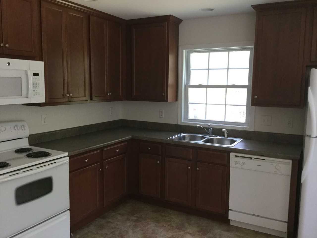 328 Virginia Lee Blvd - Photo 7 of 9
