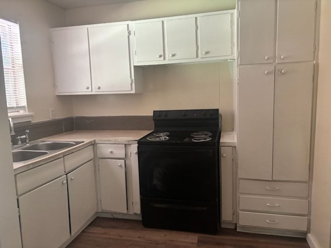 5076 London Ln - Photo 2 of 15