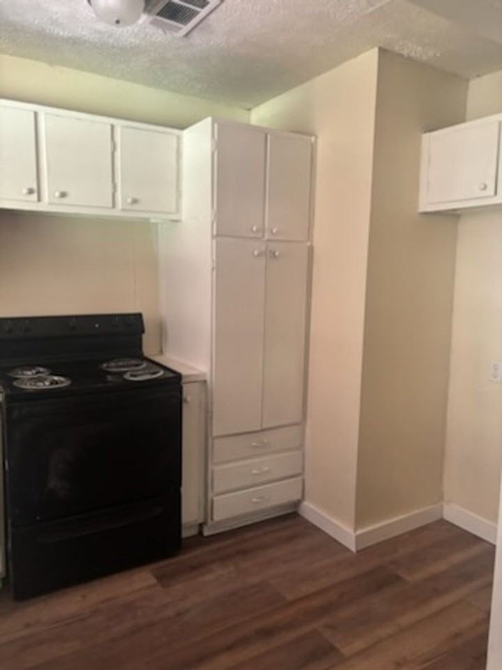 5076 London Ln - Photo 3 of 15