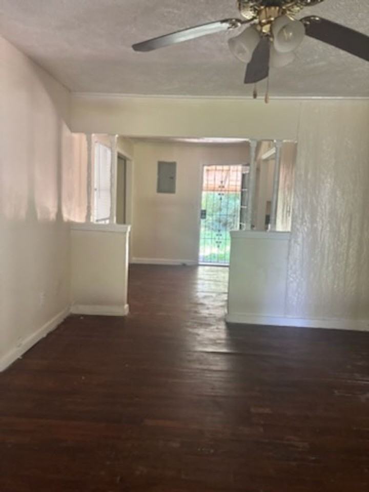 5076 London Ln - Photo 6 of 15