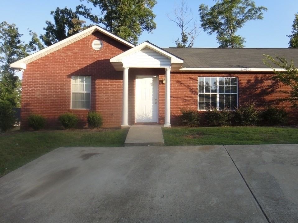 749 Yeager Ln - Photo 2 of 7