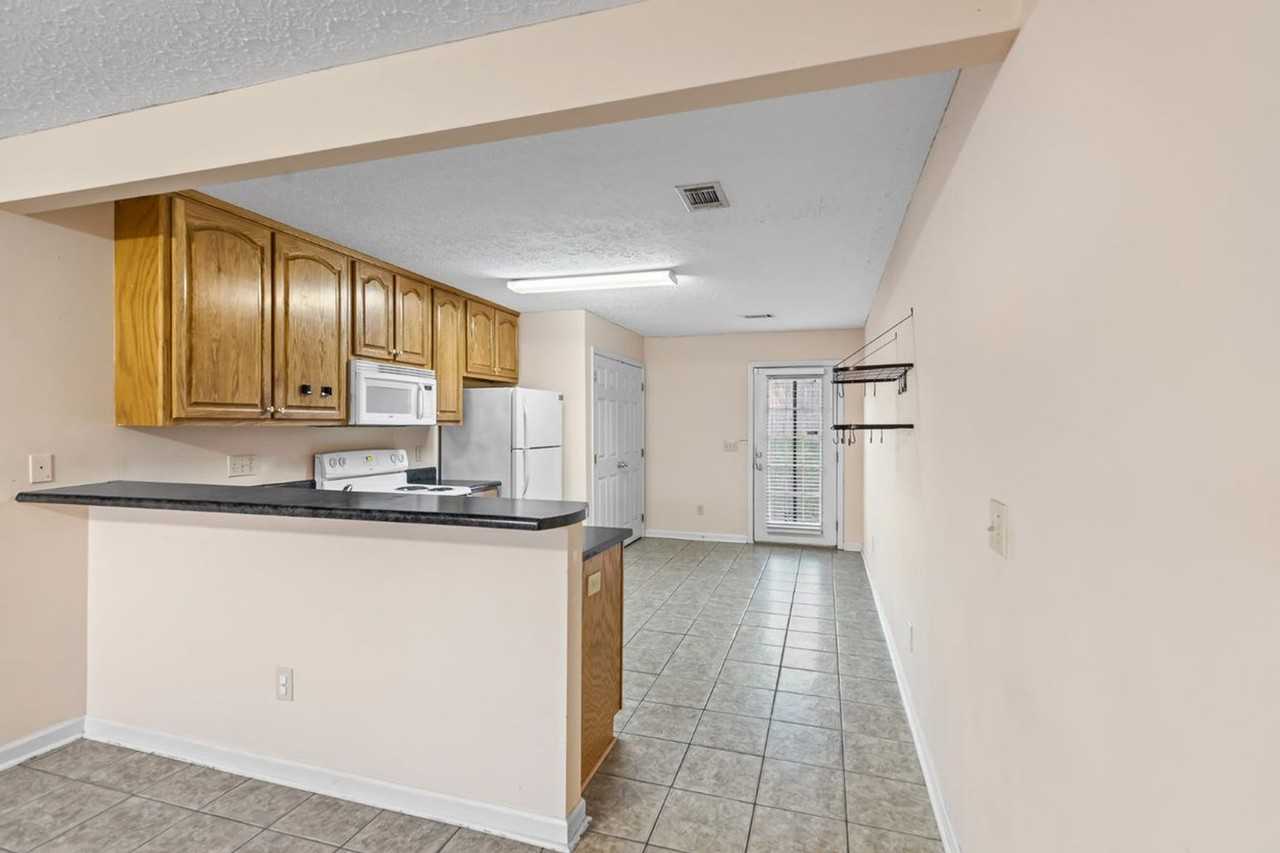 749 Yeager Ln - Photo 4 of 7