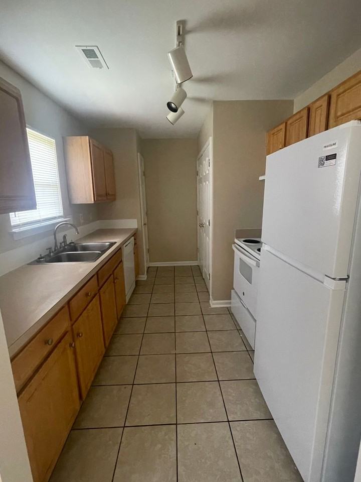 4604 Palm Breeze Ln - Photo 3 of 12