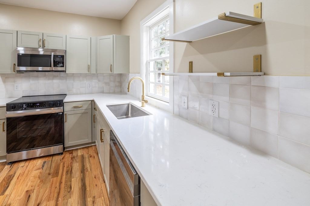 508 3rd Ave #508 - Photo 7 of 20