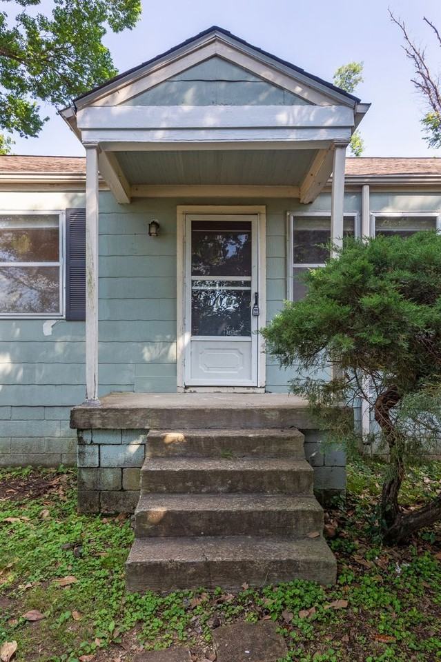 4104 Kimbark Dr - Photo 3 of 21