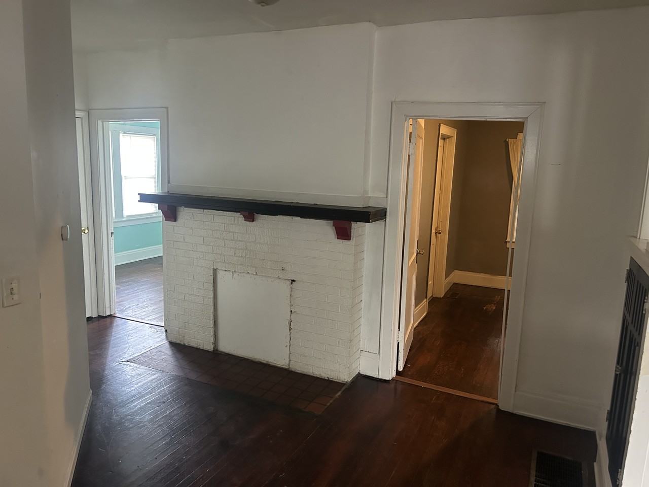 233 S Fairview Ave - Photo 2 of 3