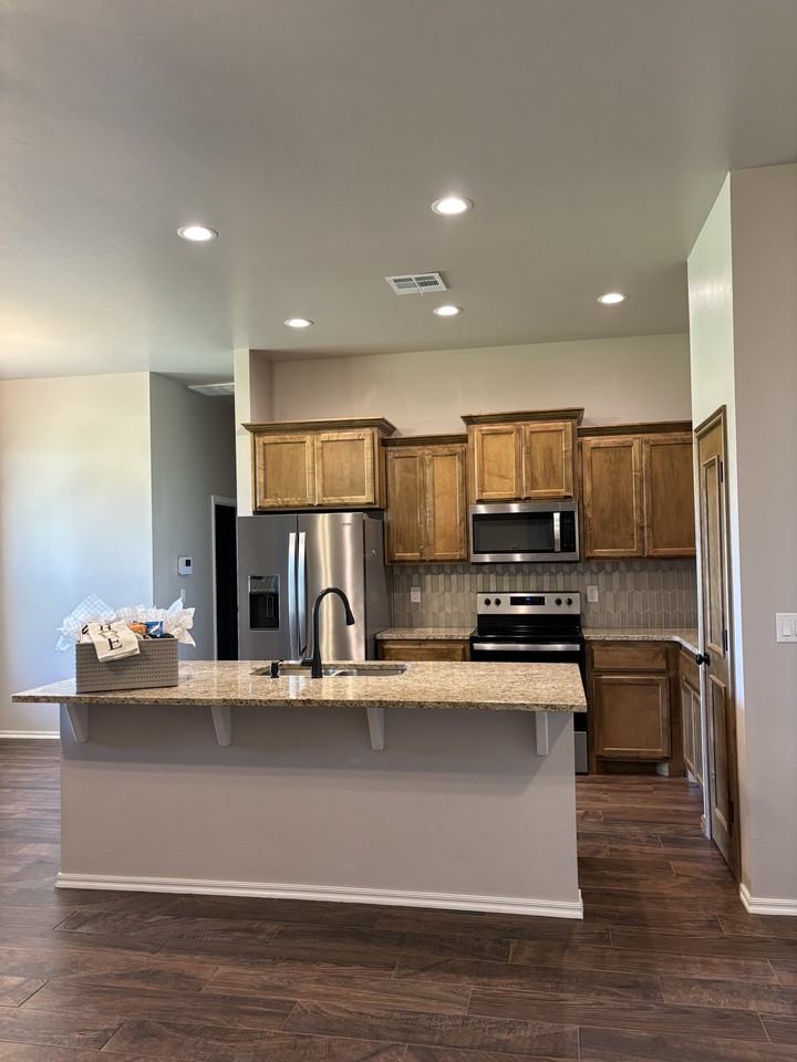 2209 E Grassland Ln - Photo 4 of 27