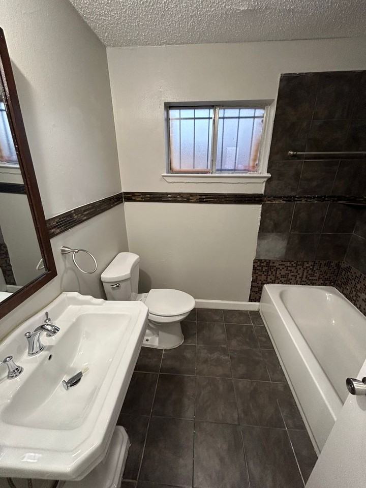 2746 Town North Dr - Photo 5 of 11