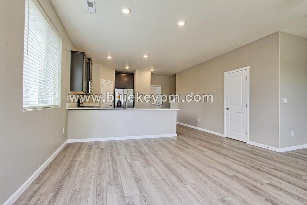 7104 Ne 155th Pl - Photo 4 of 13