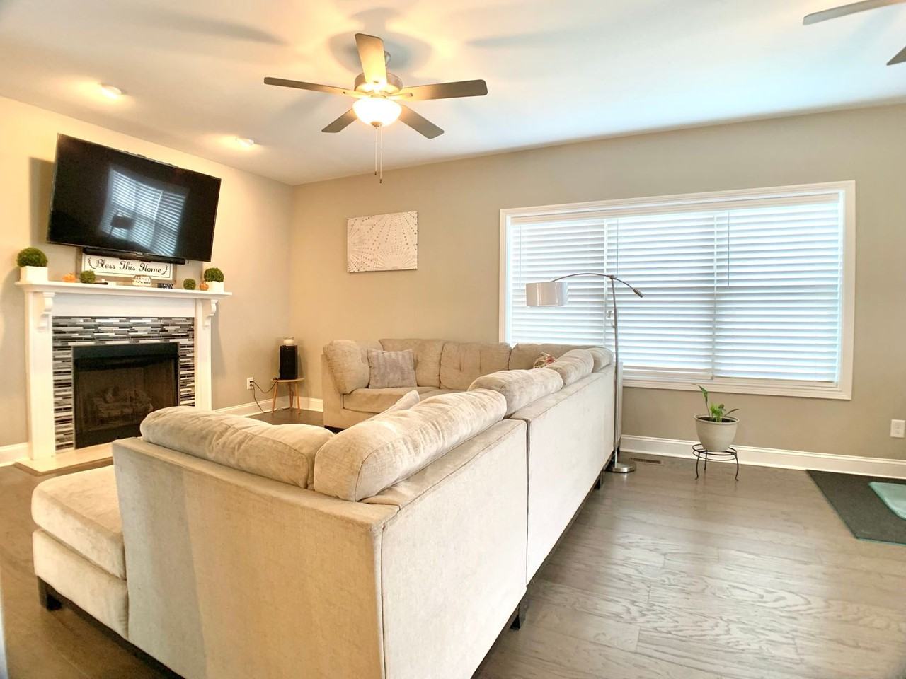 1376 Apple Blossom Rd - Photo 4 of 38
