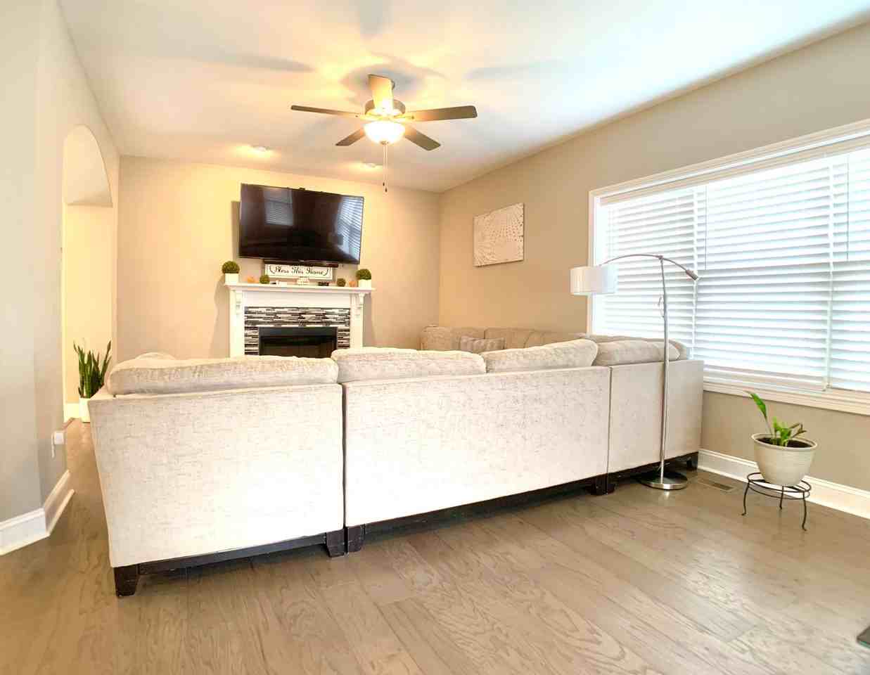 1376 Apple Blossom Rd - Photo 5 of 38