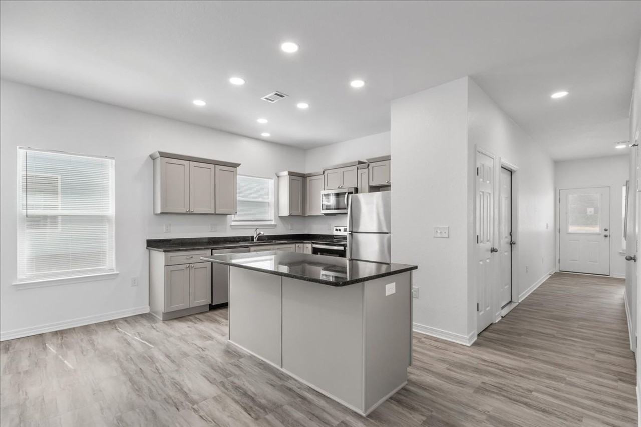 6329 Long St - Photo 4 of 21