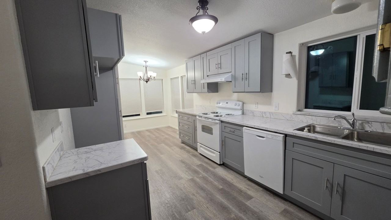 408 Main St - Photo 3 of 11