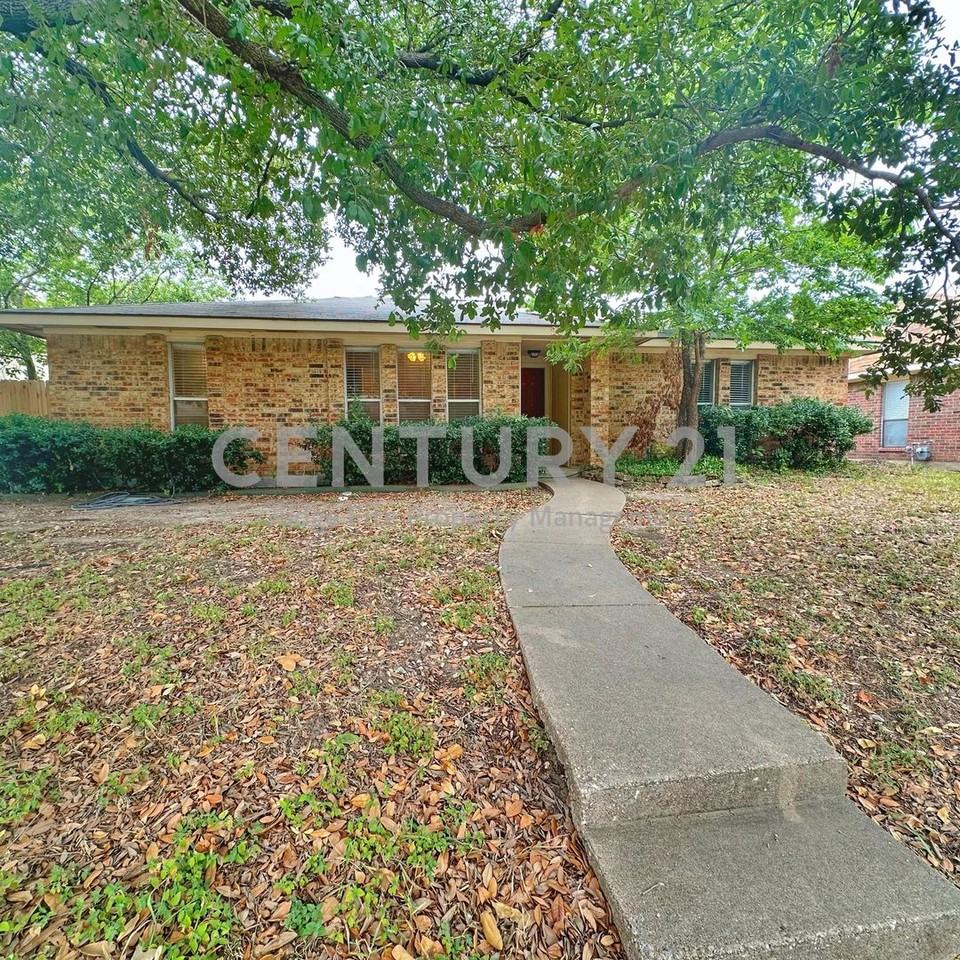 205 Glenwood Dr - Photo 2 of 19