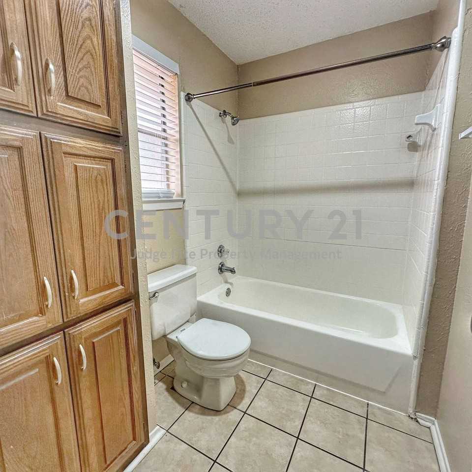 205 Glenwood Dr - Photo 5 of 19