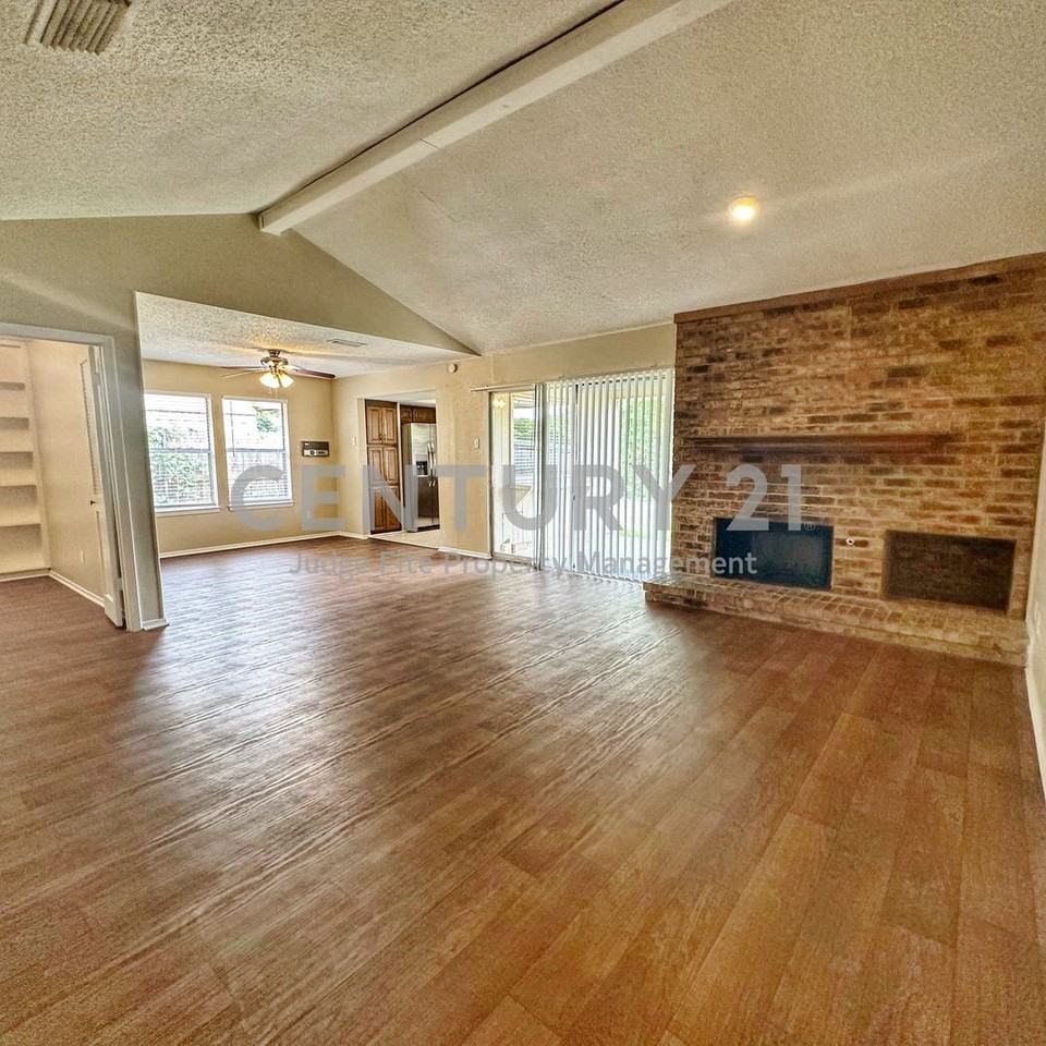 205 Glenwood Dr - Photo 7 of 19