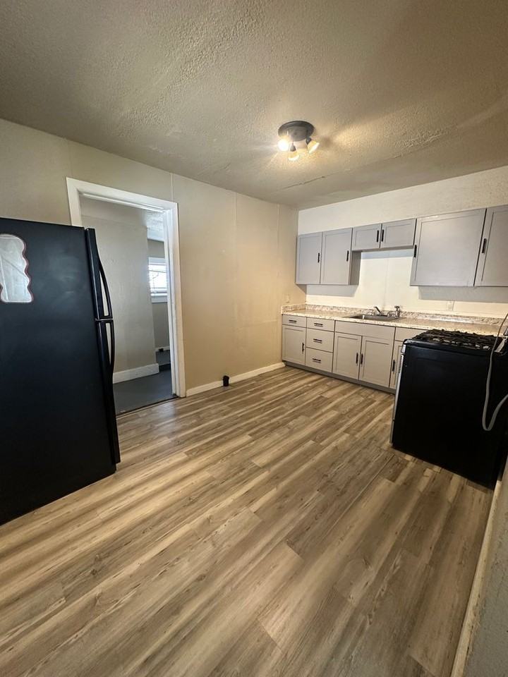 4331 S Polk St - Photo 4 of 16